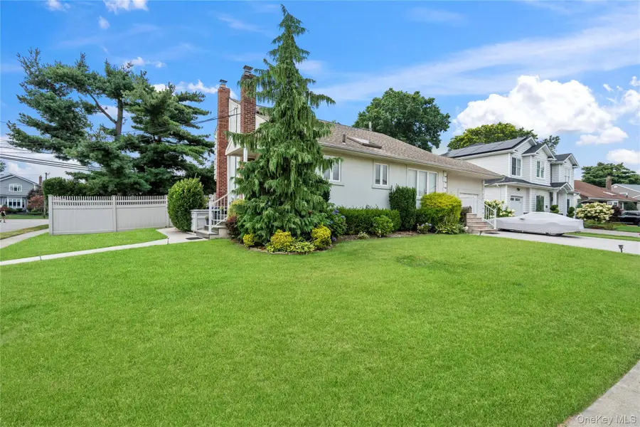 33 Shelter Hill Road, Plainview, NY 11803 - Image #2