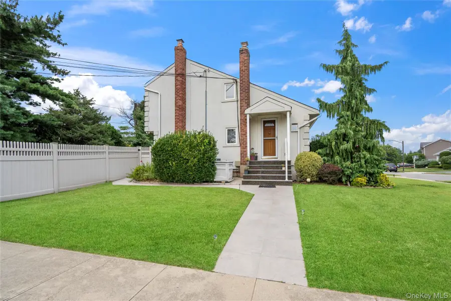 33 Shelter Hill Road, Plainview, NY 11803 - Image #3