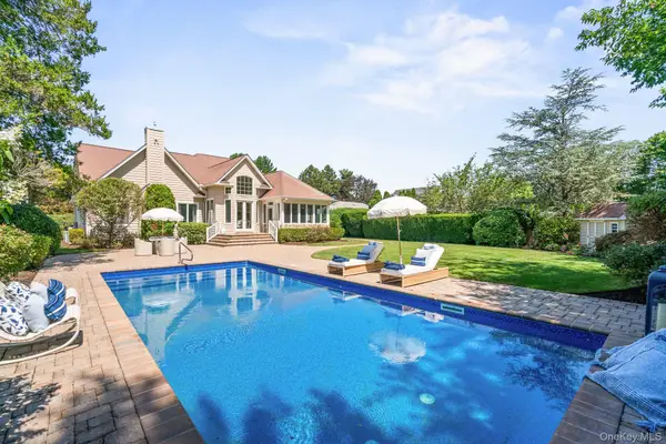 18 Quaker Path, Huntington, NY 11743