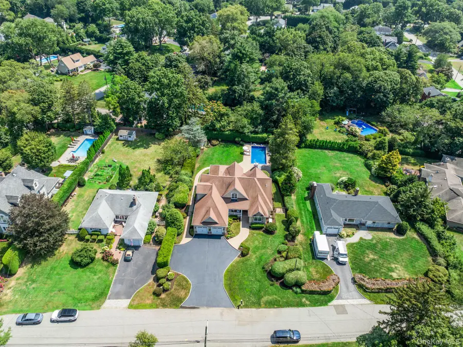 18 Quaker Path, Huntington, NY 11743 - Image #3