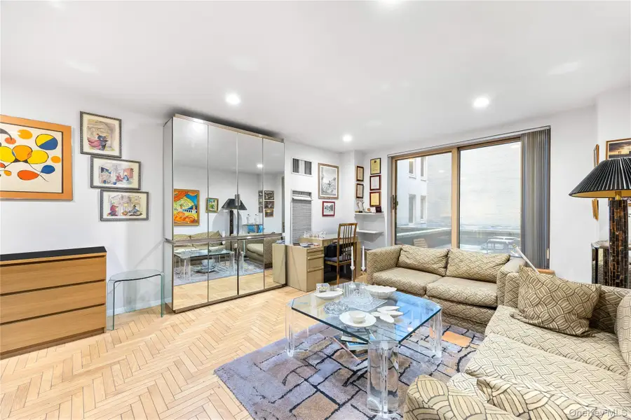 106 Central Park S #4D, Manhattan, NY 10019 - Image #2