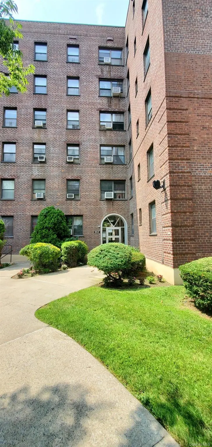 25-12 Union Street #3B, Flushing, NY 11354 - Image #2
