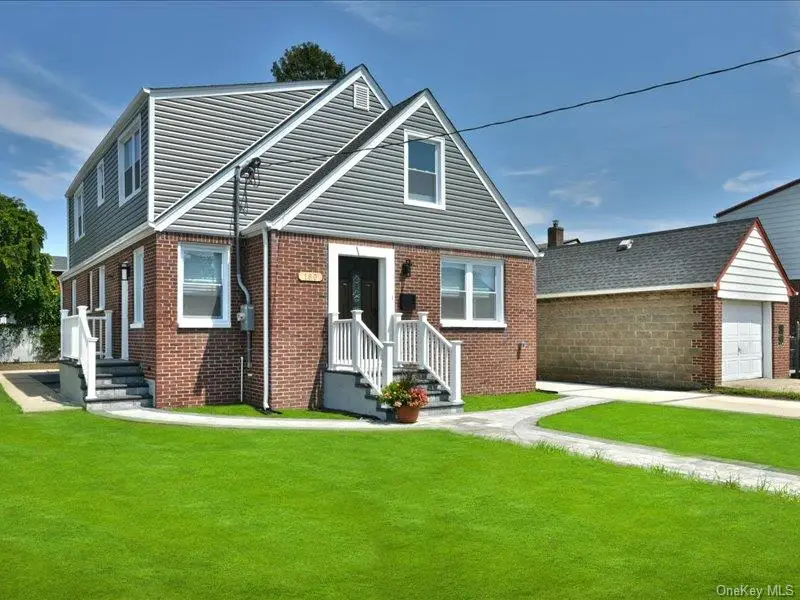 180 Evelyn Road, Mineola, NY 11501 - Image #1