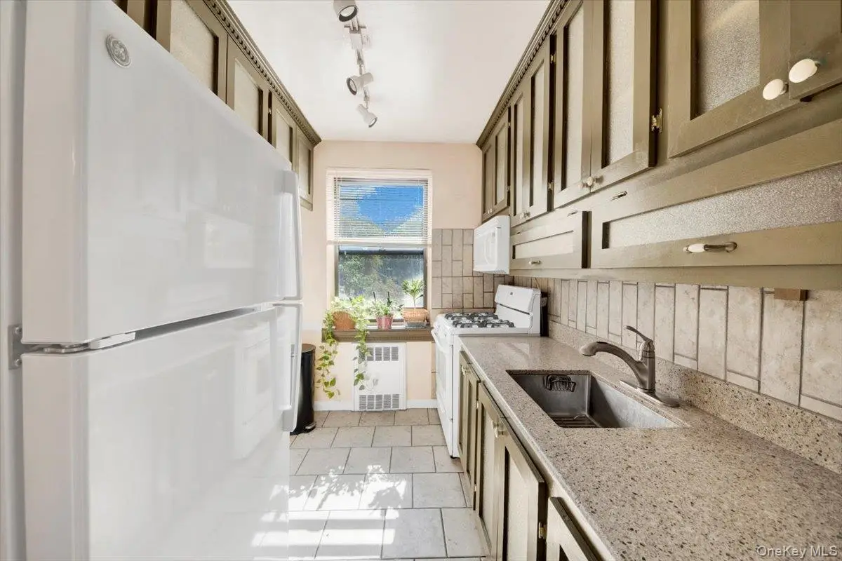 25-40 Union Street #3F, Flushing, NY 11354 - Image #1