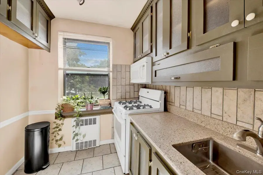 25-40 Union Street #3F, Flushing, NY 11354 - Image #2