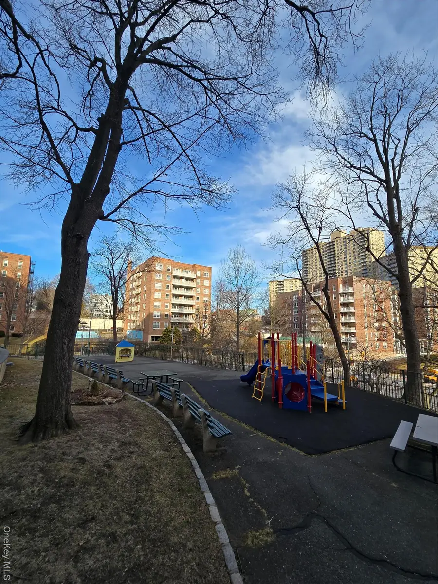 80 Knolls Crescent #6M, Bronx, NY 10463 - Image #2
