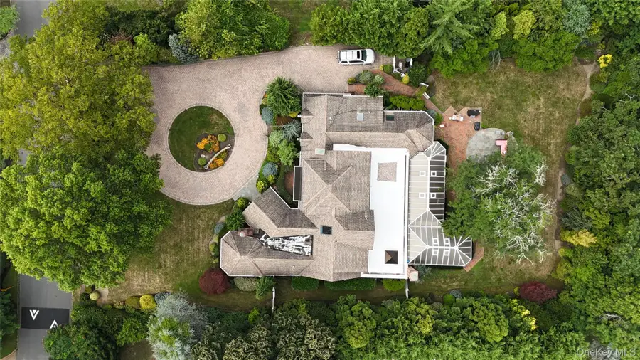 1331 Harbor Road, Hewlett Harbor, NY 11557 - Image #3