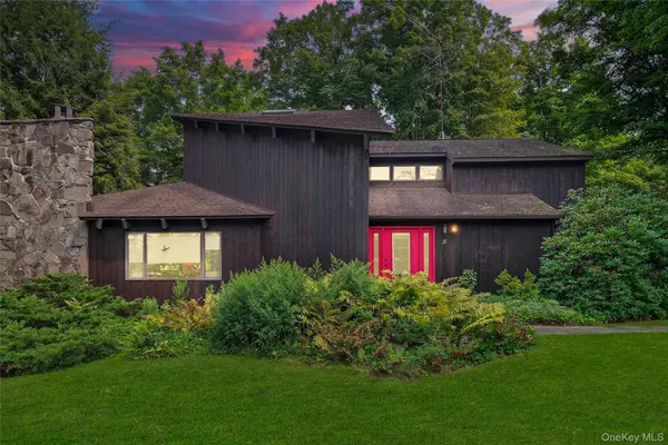 27 Woodland Drive, Salt Point, NY 12578