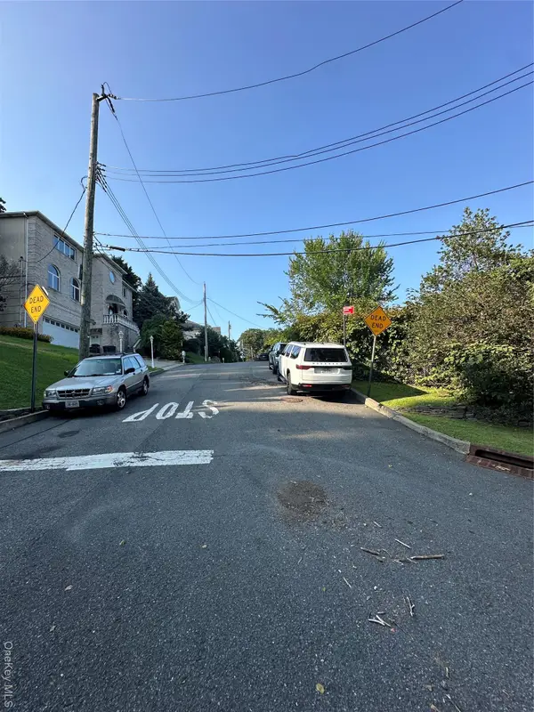 1 Douglas Court, Staten Island, NY 