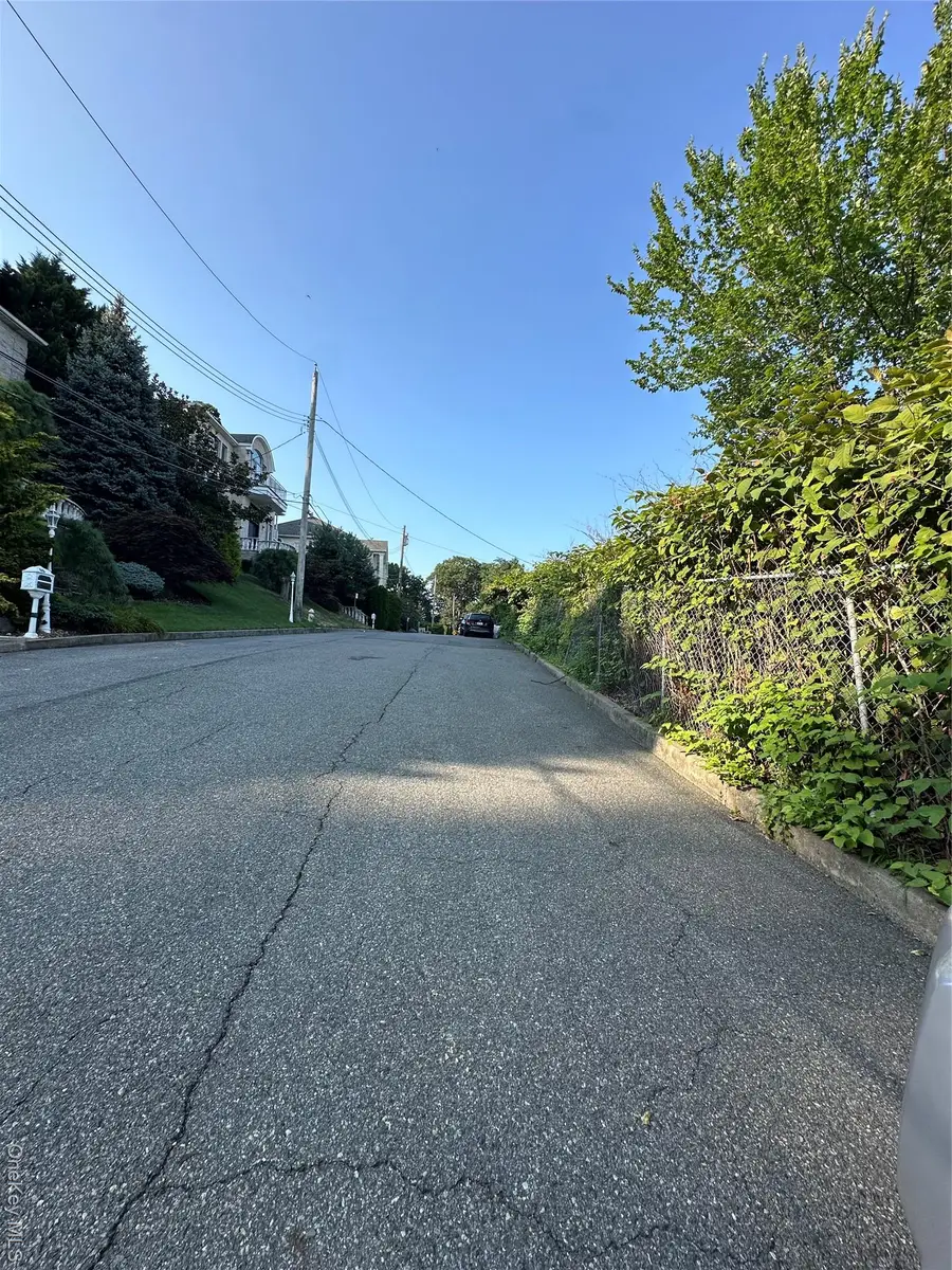 1 Douglas Court, Staten Island, NY  - Image #3