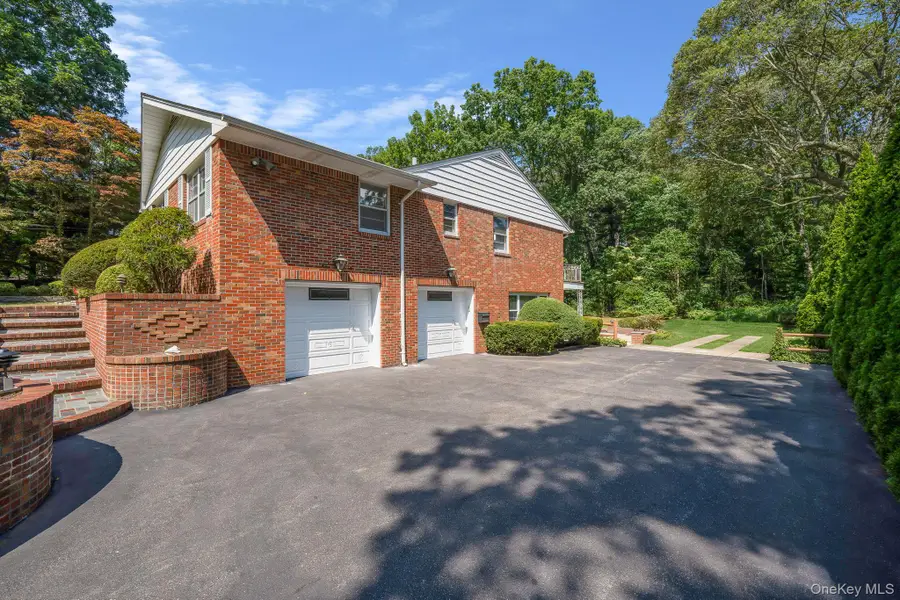 520 Caledonia Road, Dix Hills, NY 11746 - Image #3