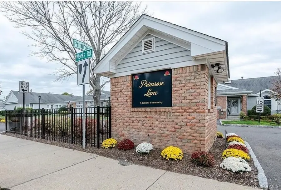 42 Primrose Lane #42, North Babylon, NY 11703 - Image #2