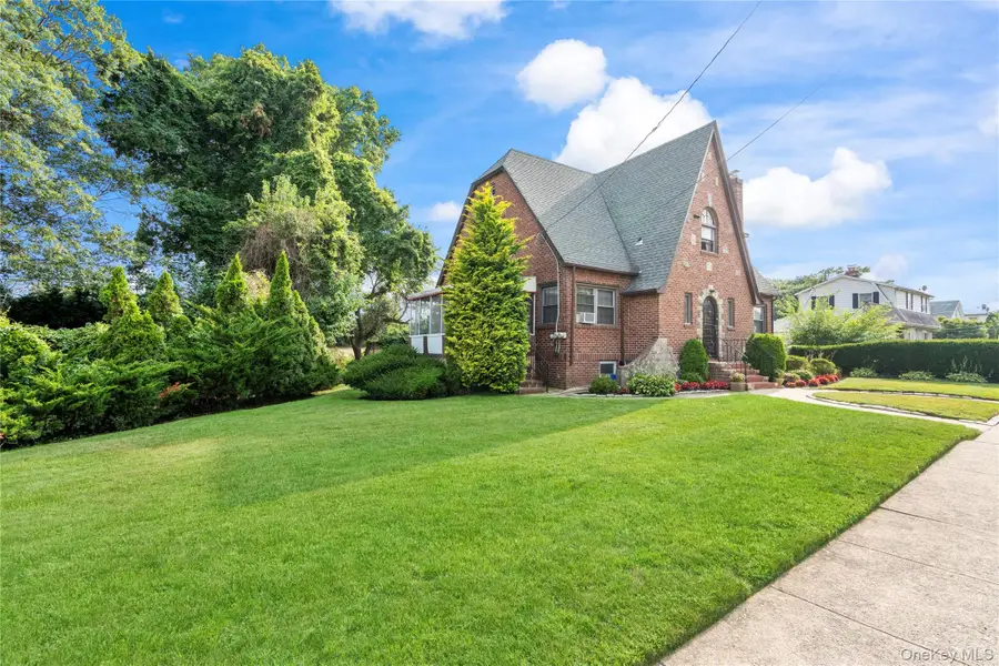 68 Fir Street, Valley Stream, NY 11580 - Image #3