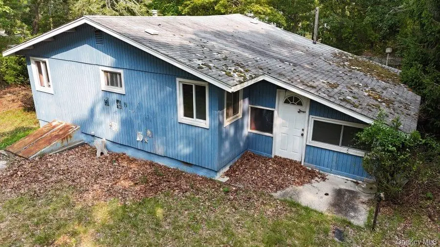 51 Shore Road, Hampton Bays, NY 11946 - Image #2