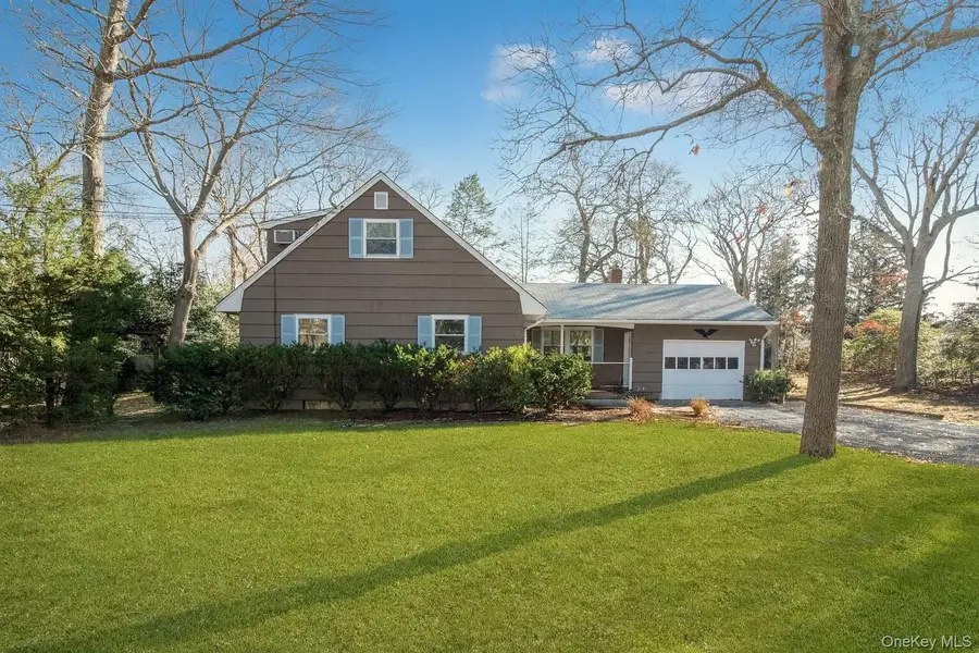 870 Horton Avenue, Mattituck, NY 11952 - Image #2