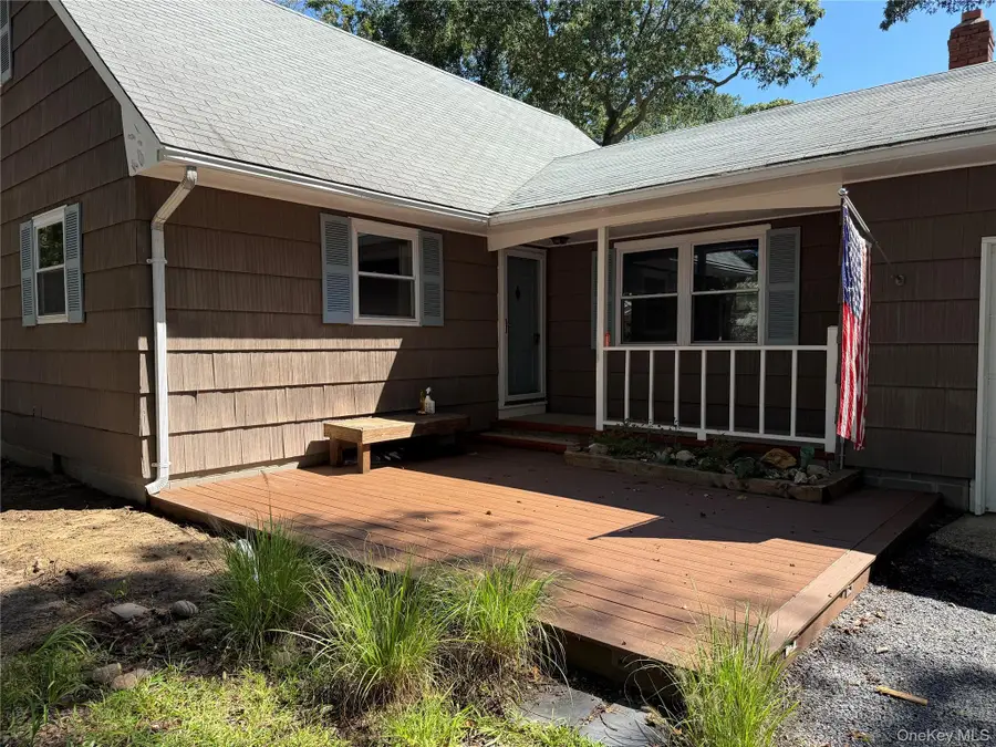 870 Horton Avenue, Mattituck, NY 11952 - Image #3