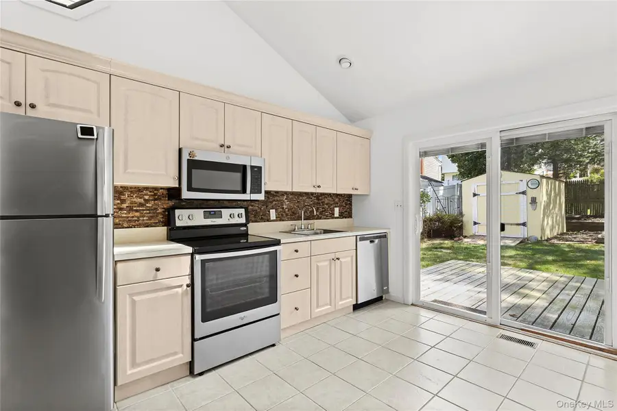 8 Dogwood Road, Rocky Point, NY 11778 - Image #3