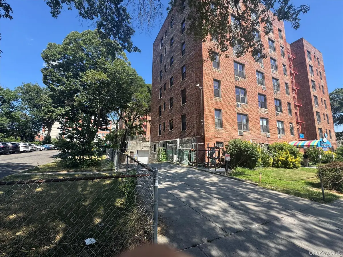 140-15 Holly Avenue #2M, Flushing, NY 11355 - Image #1