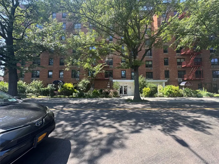 140-15 Holly Avenue #2M, Flushing, NY 11355 - Image #2