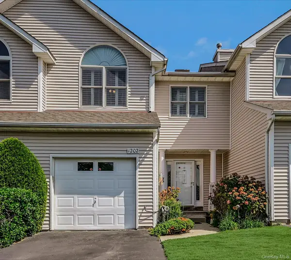 1202 Willow Pond Drive, Riverhead, NY 11901