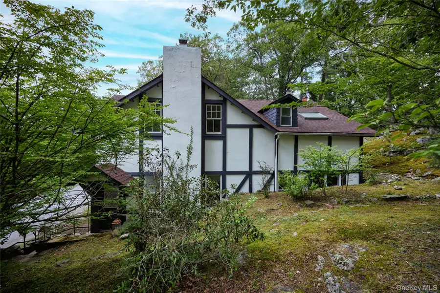 93 Circuit Road, Tuxedo Park, NY 10987 - Image #2