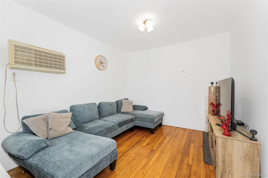 426 Calhoun Avenue, Bronx, NY 10465 - Image #3