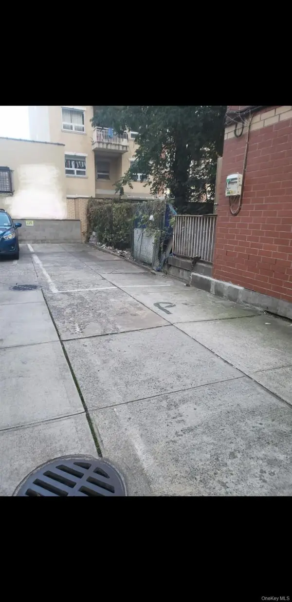 3205 Linden Place, #p7, Flushing, NY 11354