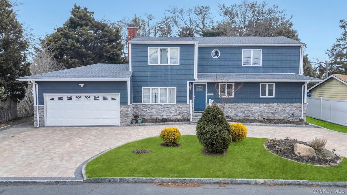 534 S Greene Avenue, Lindenhurst, NY 11757 - Image #1