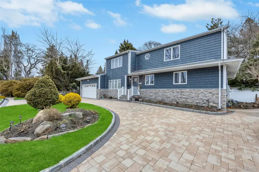 534 S Greene Avenue, Lindenhurst, NY 11757 - Image #2