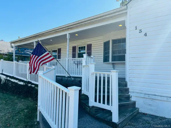 134 Veronica Lane, North Babylon, NY 11703