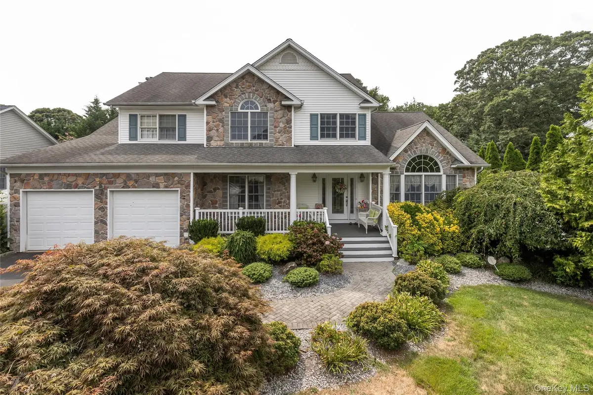 6 Rolling Wood Court, Hauppauge, NY 11788 - Image #1
