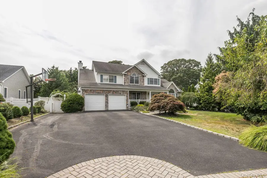 6 Rolling Wood Court, Hauppauge, NY 11788 - Image #3