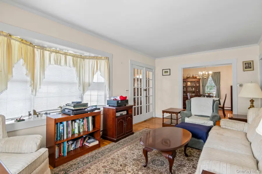 651 Sayville Avenue, Sayville, NY 11782 - Image #2