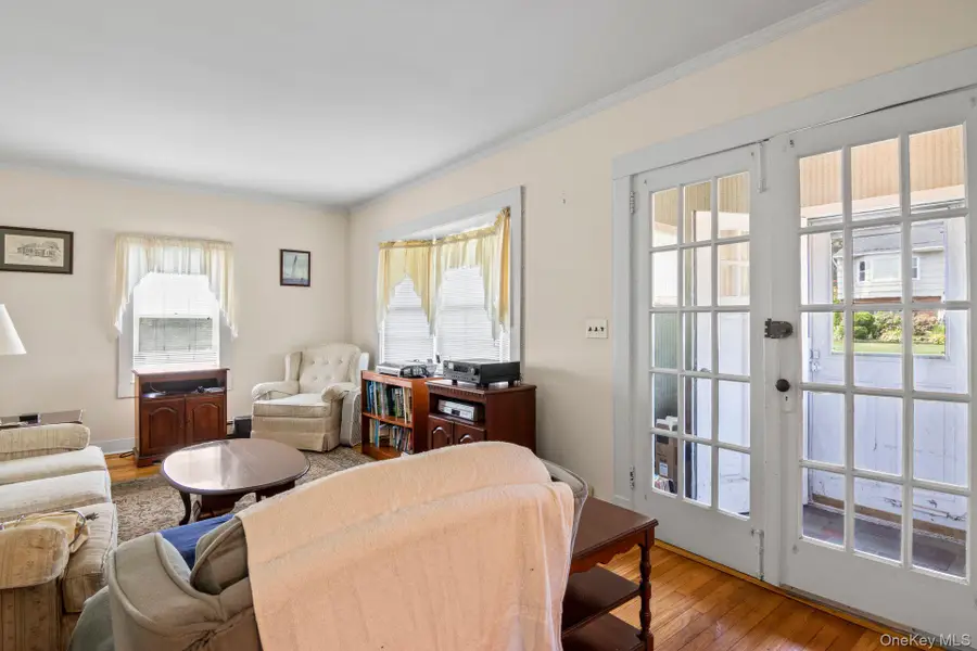 651 Sayville Avenue, Sayville, NY 11782 - Image #3