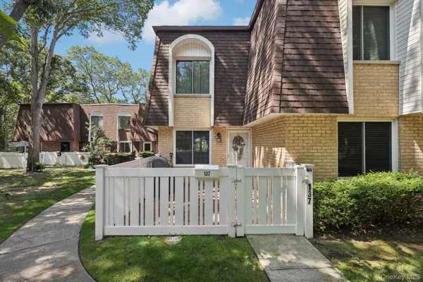 137 Golf Lane, Medford, NY 11763