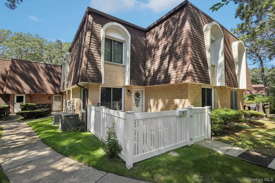 137 Golf Lane, Medford, NY 11763 - Image #2