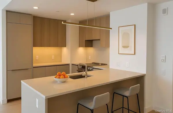 3 Court Square W #5211, Long Island City, NY 11101