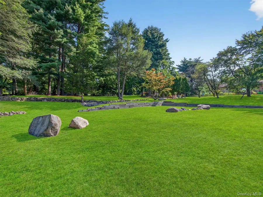 21 Hearthston Lane, Monsey, NY 10952 - Image #2