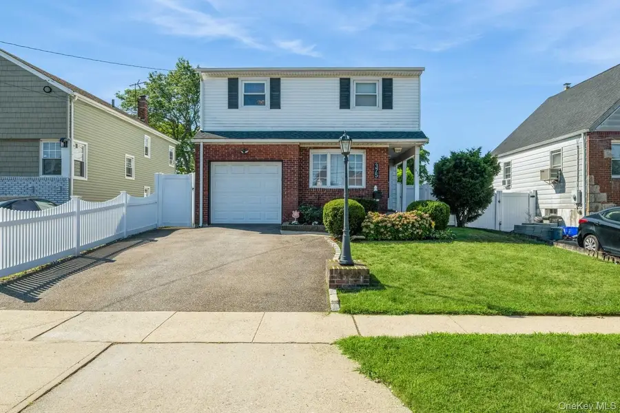 375 W Windsor Parkway, Oceanside, NY 11572 - Image #2