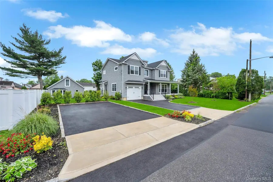 100 Root Avenue, Islip, NY 11751 - Image #3