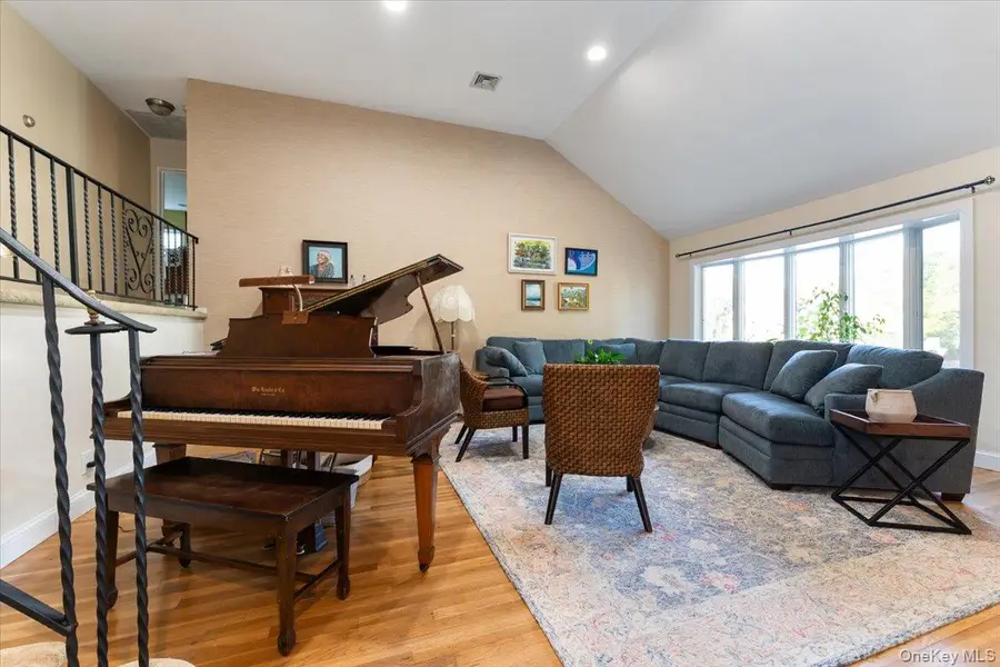 923 Woodmere Drive, North Woodmere, NY 11581 - Image #3