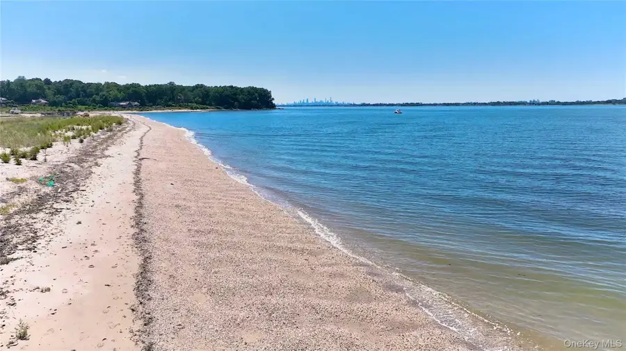 22 Messenger Lane, Sands Point, NY 11050 - Image #2