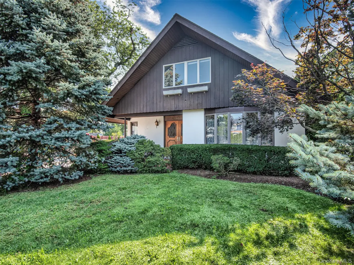 159 Oakview Avenue, Farmingdale, NY 11735 - Image #1