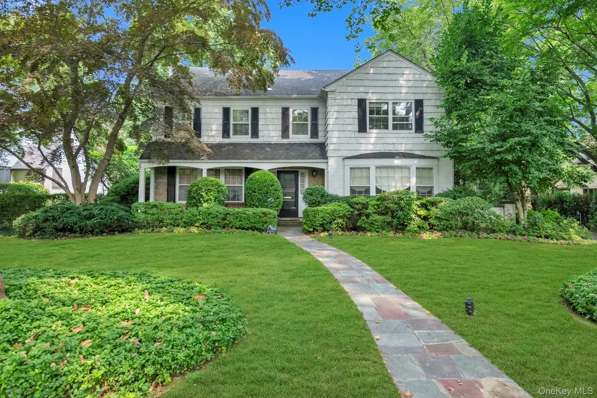 215 Melbourne Road, Great Neck, NY 11021 - Image #1