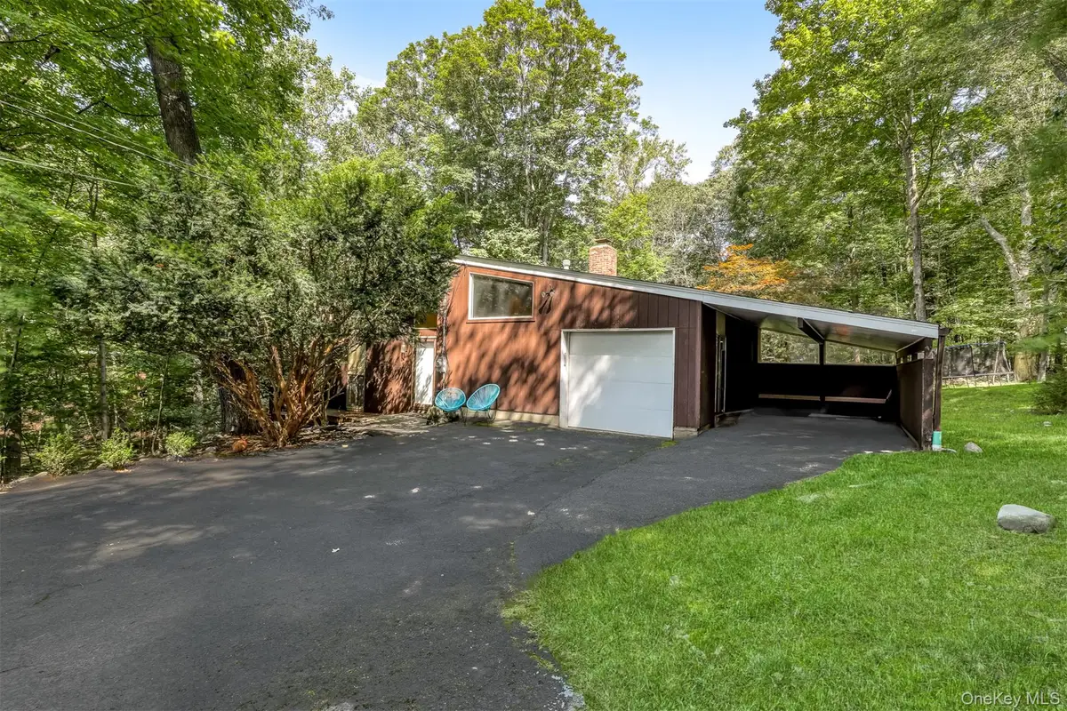 8 Beaver Hollow Lane, Airmont, NY 10952 - Image #1