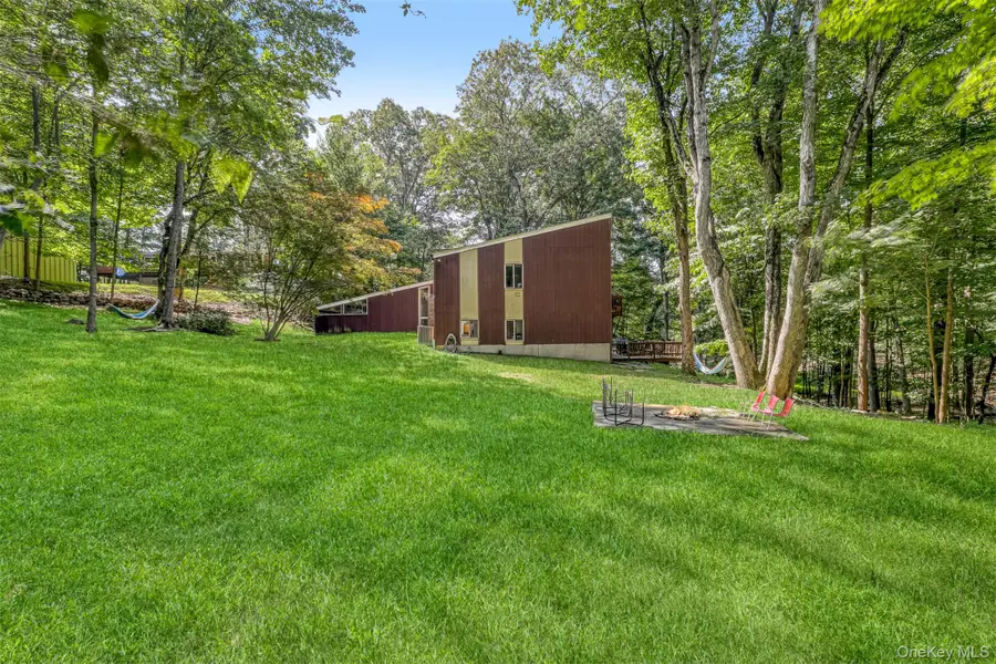 8 Beaver Hollow Lane, Airmont, NY 10952 - Image #2