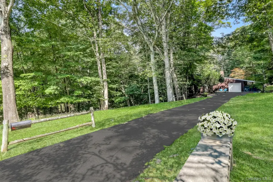 8 Beaver Hollow Lane, Airmont, NY 10952 - Image #3