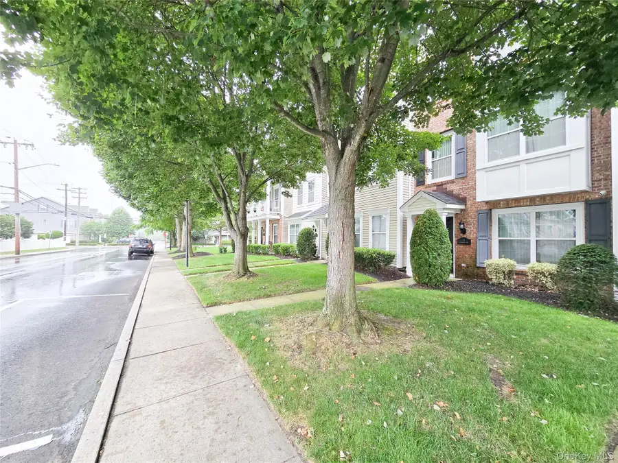 31 Stahlman Lane, Patchogue, NY 11772 - Image #2