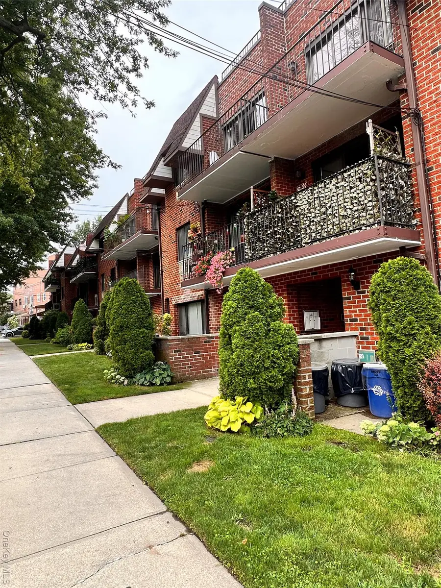71-34 163rd Street #3, Fresh Meadows, NY 11365 - Image #2