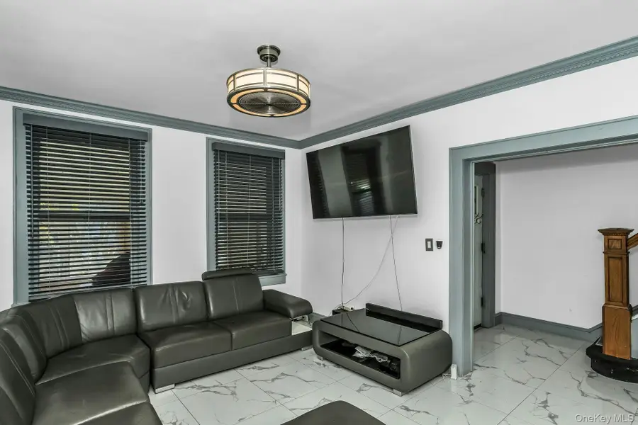 28 Lexington Avenue, Freeport, NY 11520 - Image #3